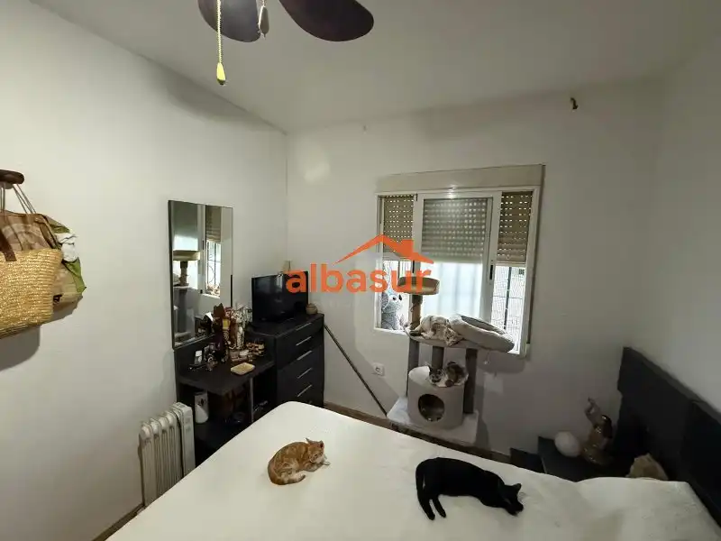 Bedroom of Flat for sale in Sureste