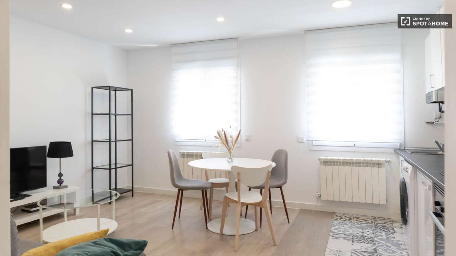 Dormitori de Apartament per a compartir en  Madrid Capital amb Aire condicionat, Calefacció i Terrassa