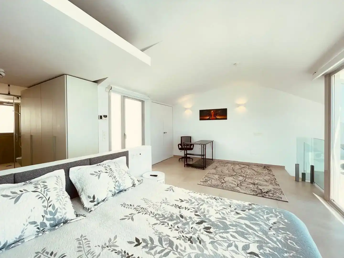 Schlafzimmer von Dachboden zum Verkauf in Benalmádena mit Klimaanlage und Schwimmbad