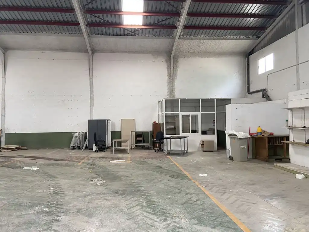 Fabrikhallen zur Miete in La Roda