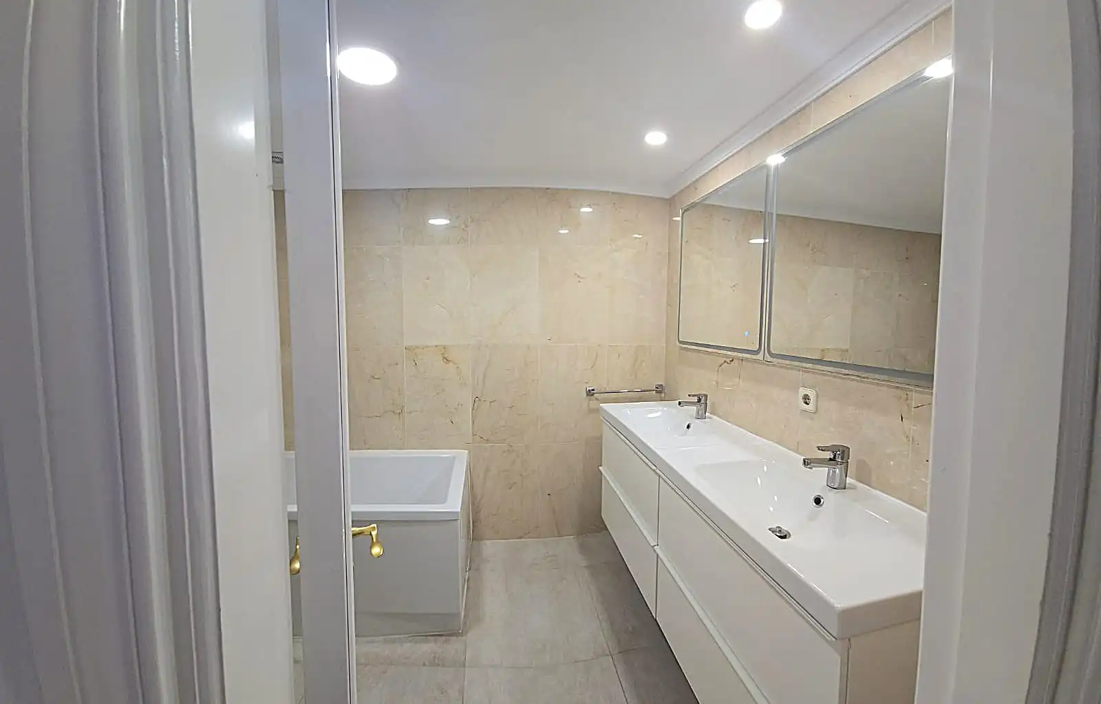 Baño de Piso de alquiler en Las Palmas de Gran Canaria con Parquet, Horno y Lavadora