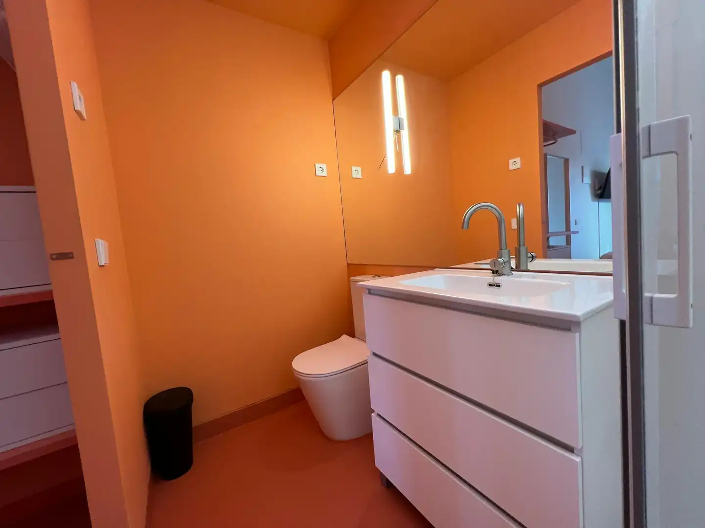 Baño de Piso para compartir en Madrid con Aire acondicionado, Calefacción y Jardín privado