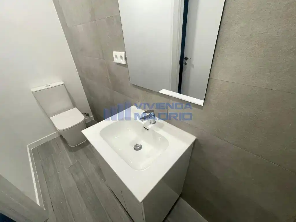 Baño de Piso de alquiler en Madrid con Aire acondicionado y Calefacción