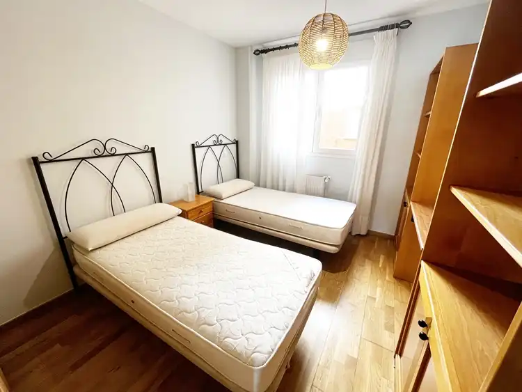 Dormitori de Pis de lloguer en Madrid amb Calefacció, Parquet i Traster