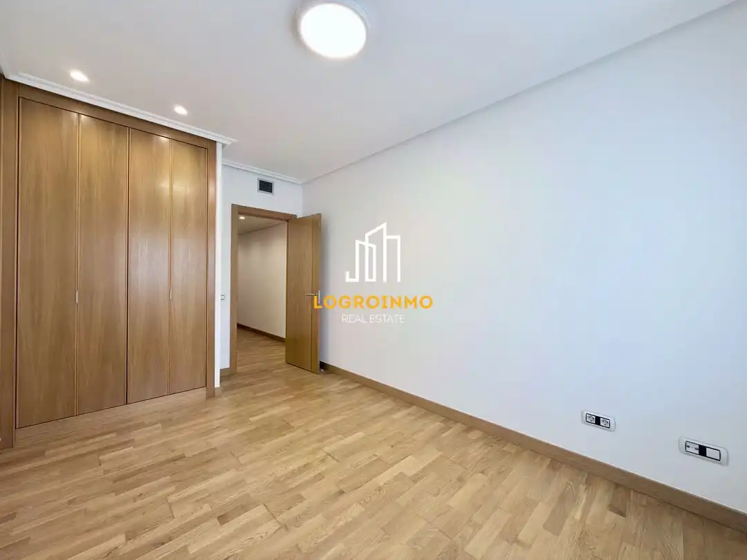 Flat for sale in  Logroño  with Air Conditioner, Heating and Private garden