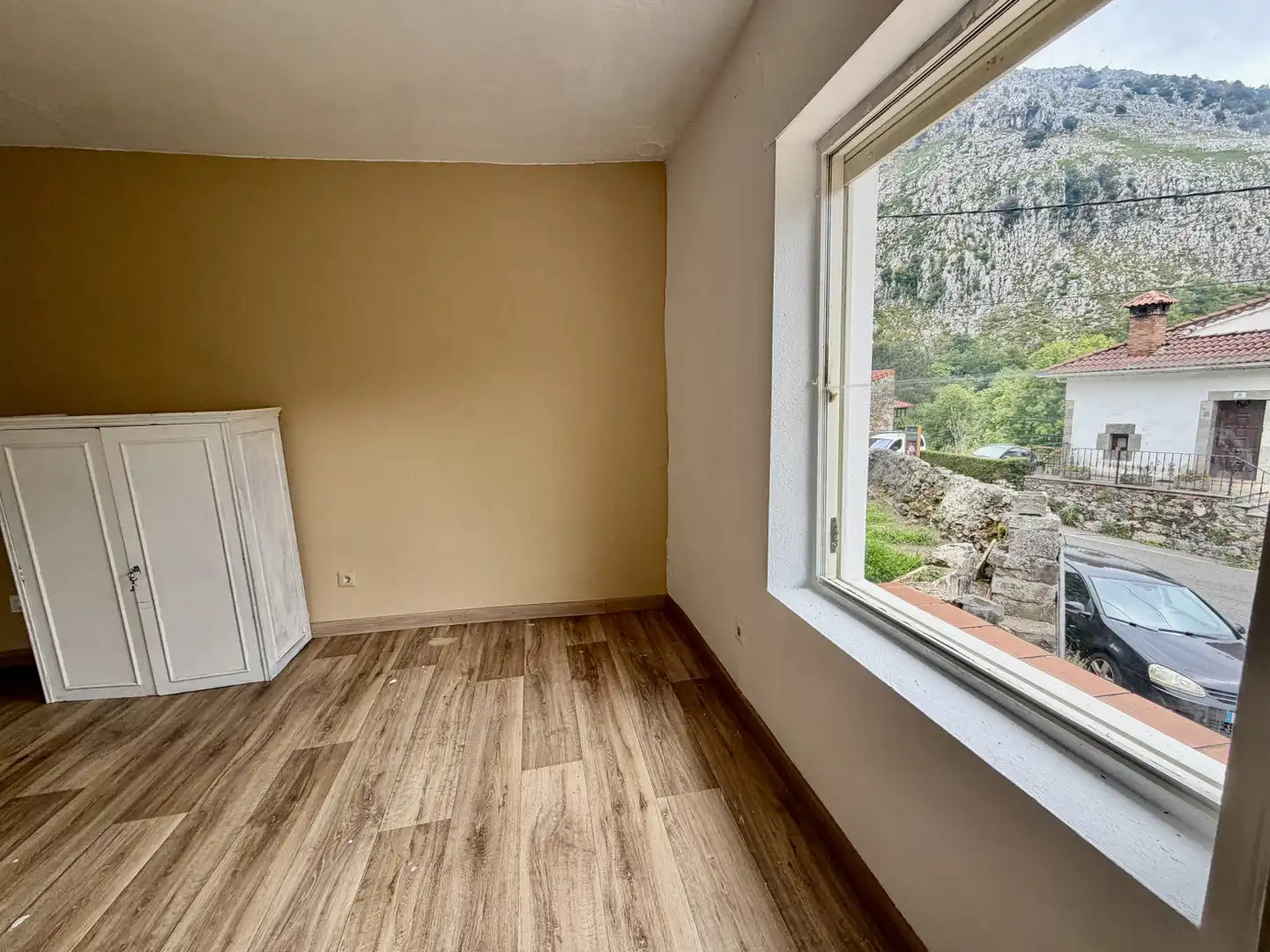 Habitación de Casa adosada en venta en Miera