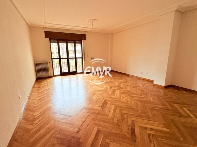 Piso en Venta en Calle de Santa Clara en Casco Antiguo