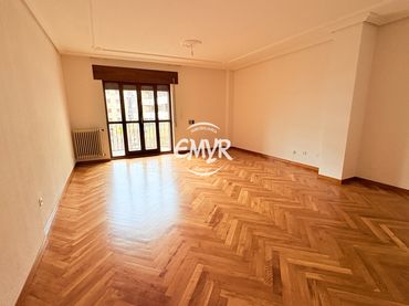 Piso con balcón en venta en Calle de Santa Clara