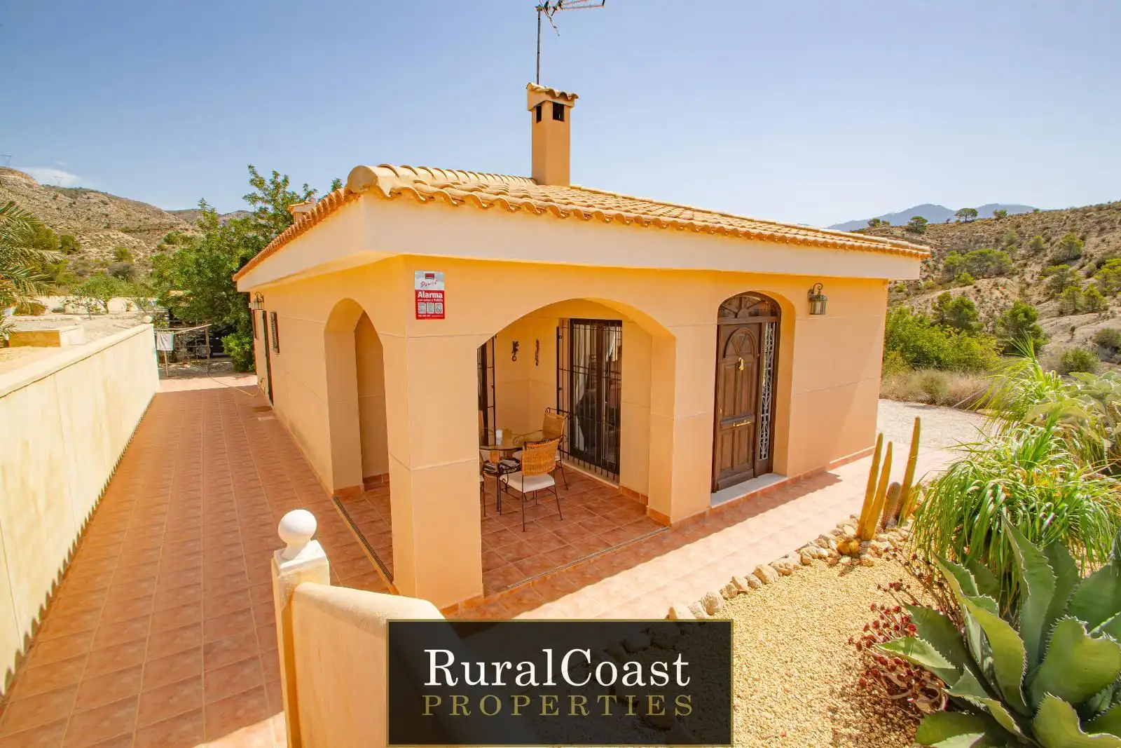 Vista exterior de Casa o xalet en venda en Jijona / Xixona amb Calefacció, Traster i Piscina