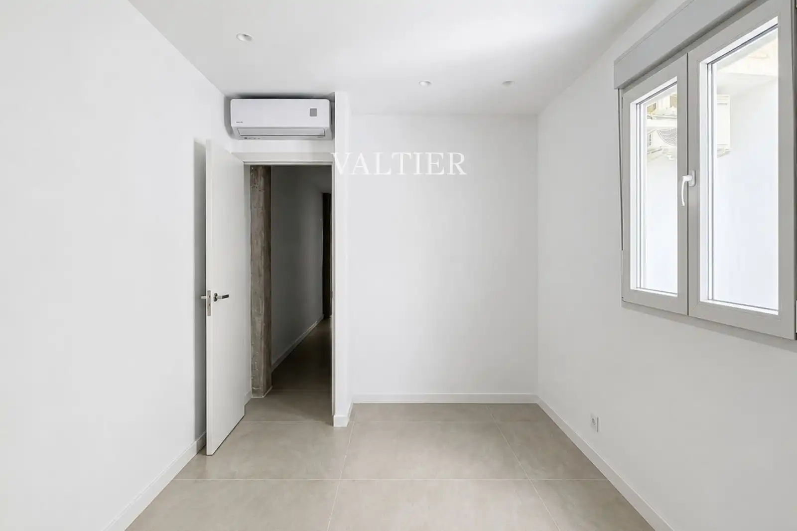 Bedroom of Flat for rent in Valencia  with Air Conditioner, Heating and Terrace