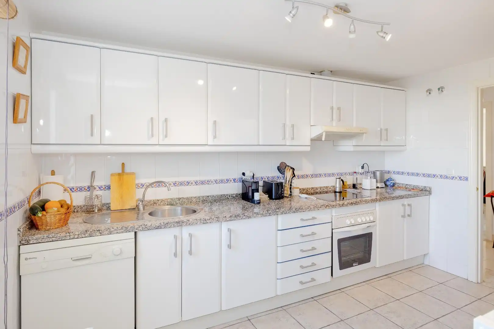 Kitchen of Flat for sale in Mijas  with Air Conditioner, Terrace and Storage room