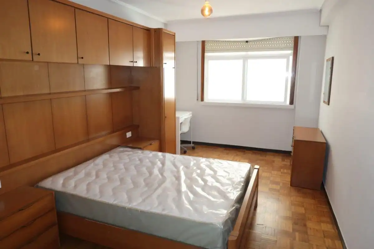 Schlafzimmer von Wohnung zur Miete in A Coruña Capital  mit Parkett