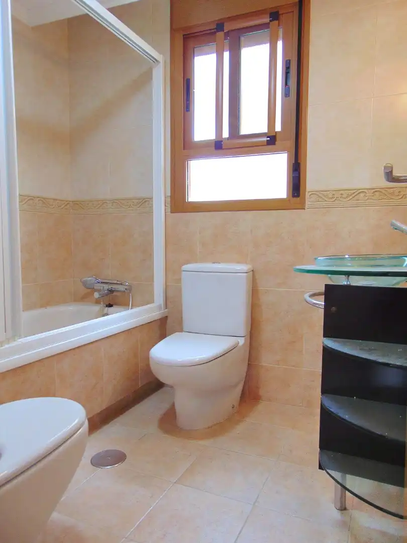 Baño de Casa adosada en venta en San Pedro del Pinatar con Terraza, Balcón y Alarma