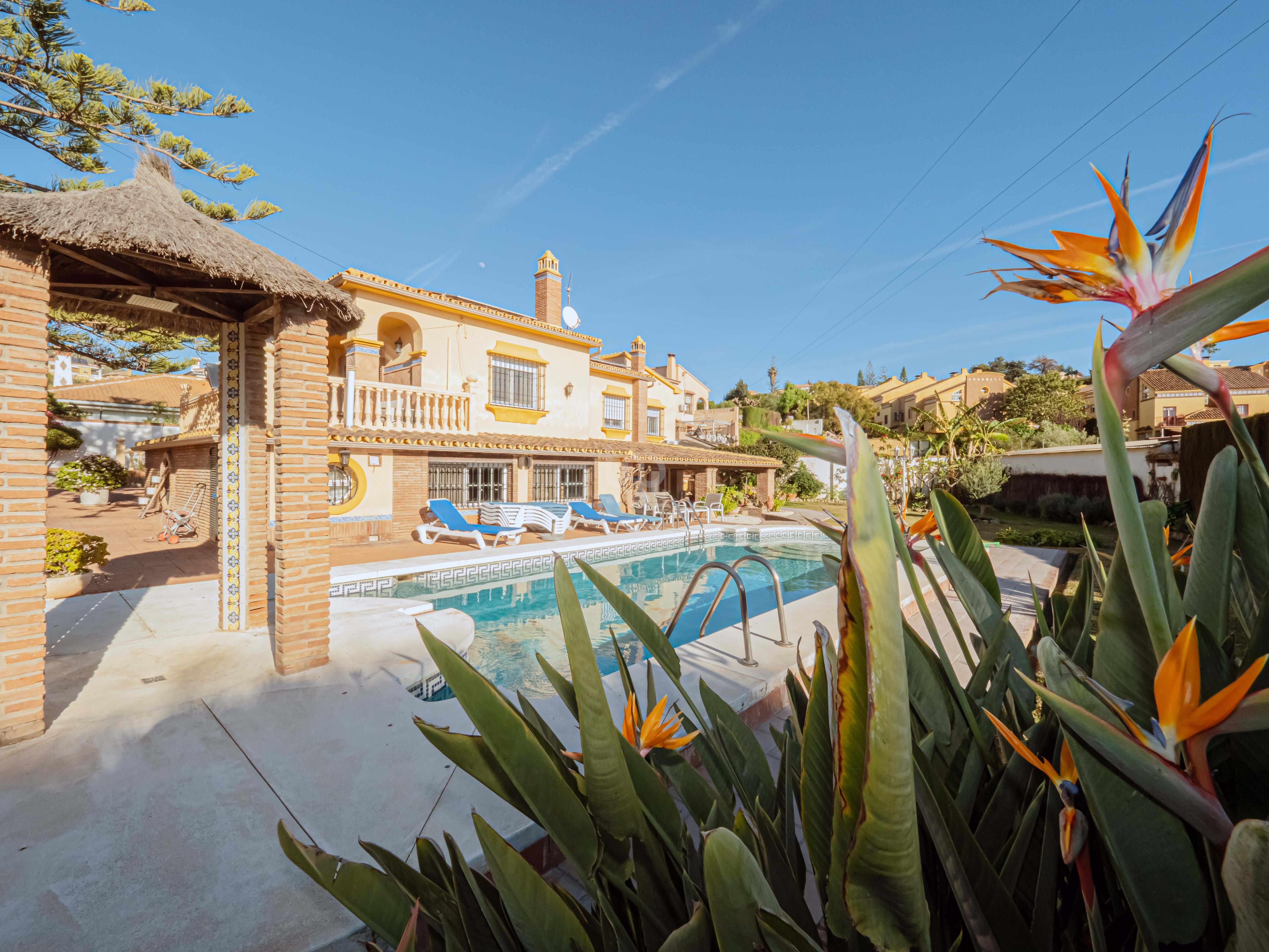 Vista exterior de Casa o xalet en venda en Rincón de la Victoria amb Aire condicionat, Calefacció i Terrassa