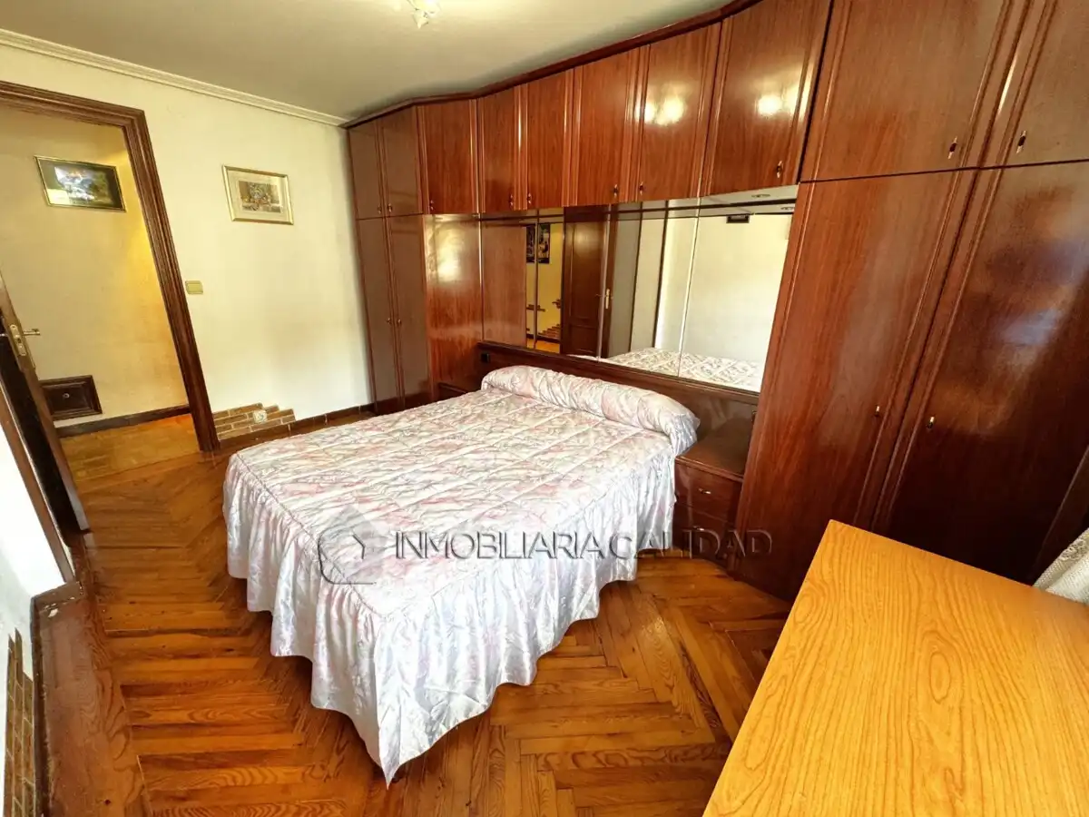 Bedroom of Flat for rent in Burgos  with Heating, Terrace and Furnished