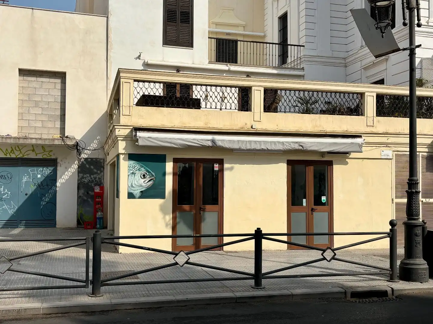 Vista exterior de Local en venda en El Puerto de Santa María amb Aire condicionat i Terrassa