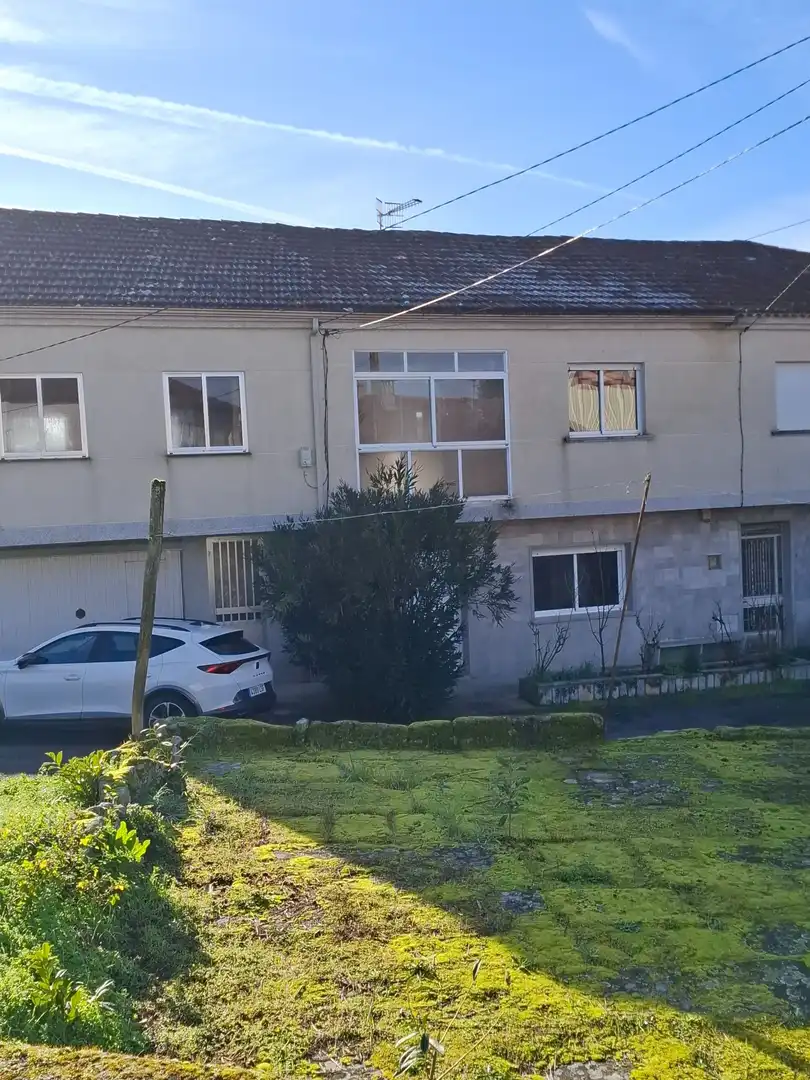 Exterior view of Detached homes for rent in O Carballiño    with Air Conditioner, Heating and Private garden