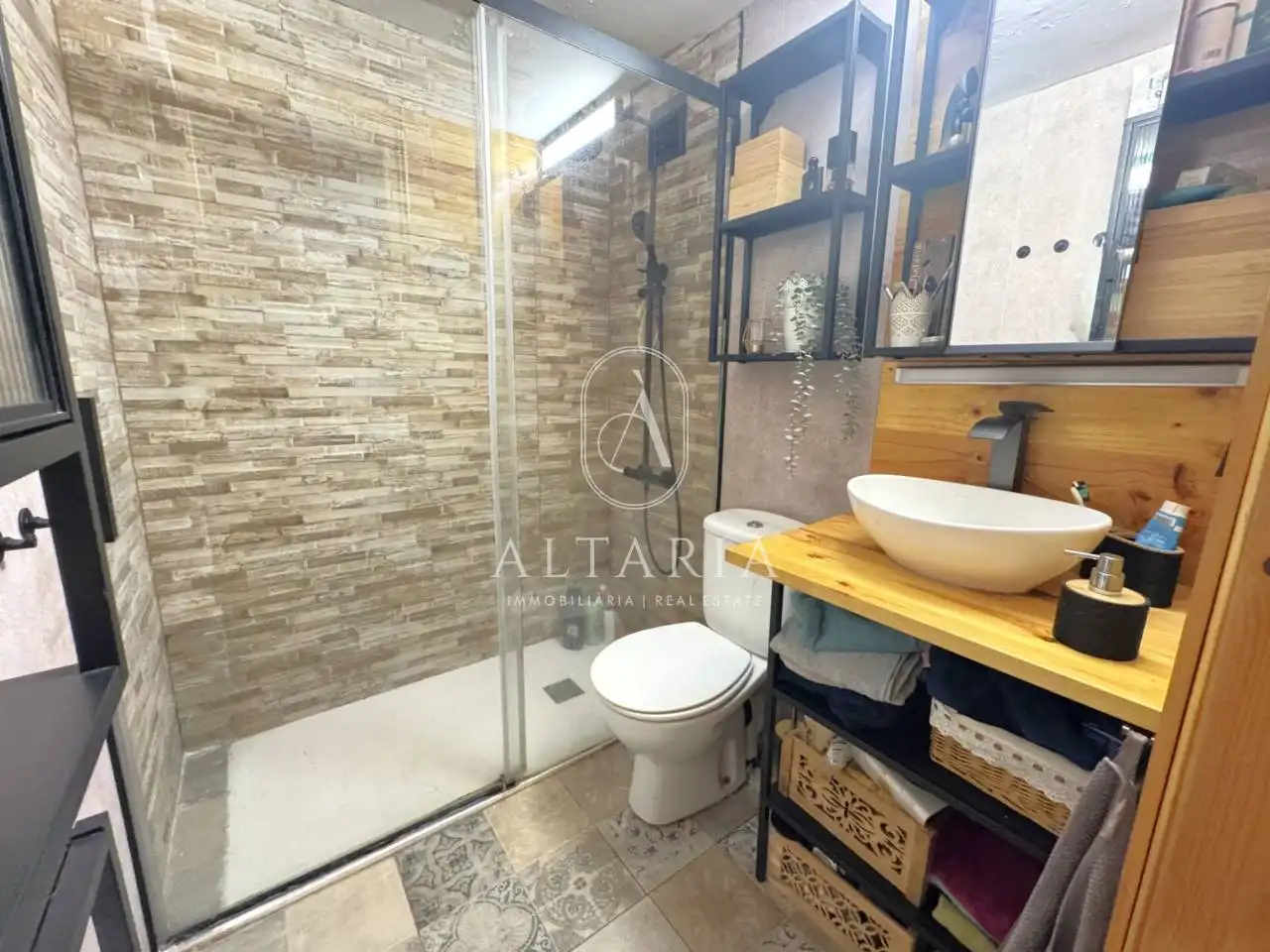 Baño de Apartamento en venta en Pineda de Mar con Aire acondicionado, Balcón y Alarma