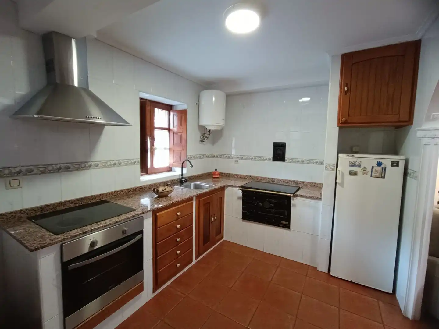 Küche von Einfamilien-Reihenhaus zum Verkauf in Valdáliga mit Heizung, Abstellraum und Balkon