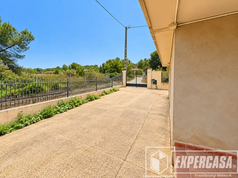 Exterior view of Houses for sale in Poble Nou
