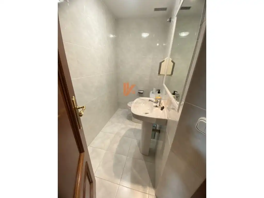 Bathroom of Office for rent in Santiago de Compostela 