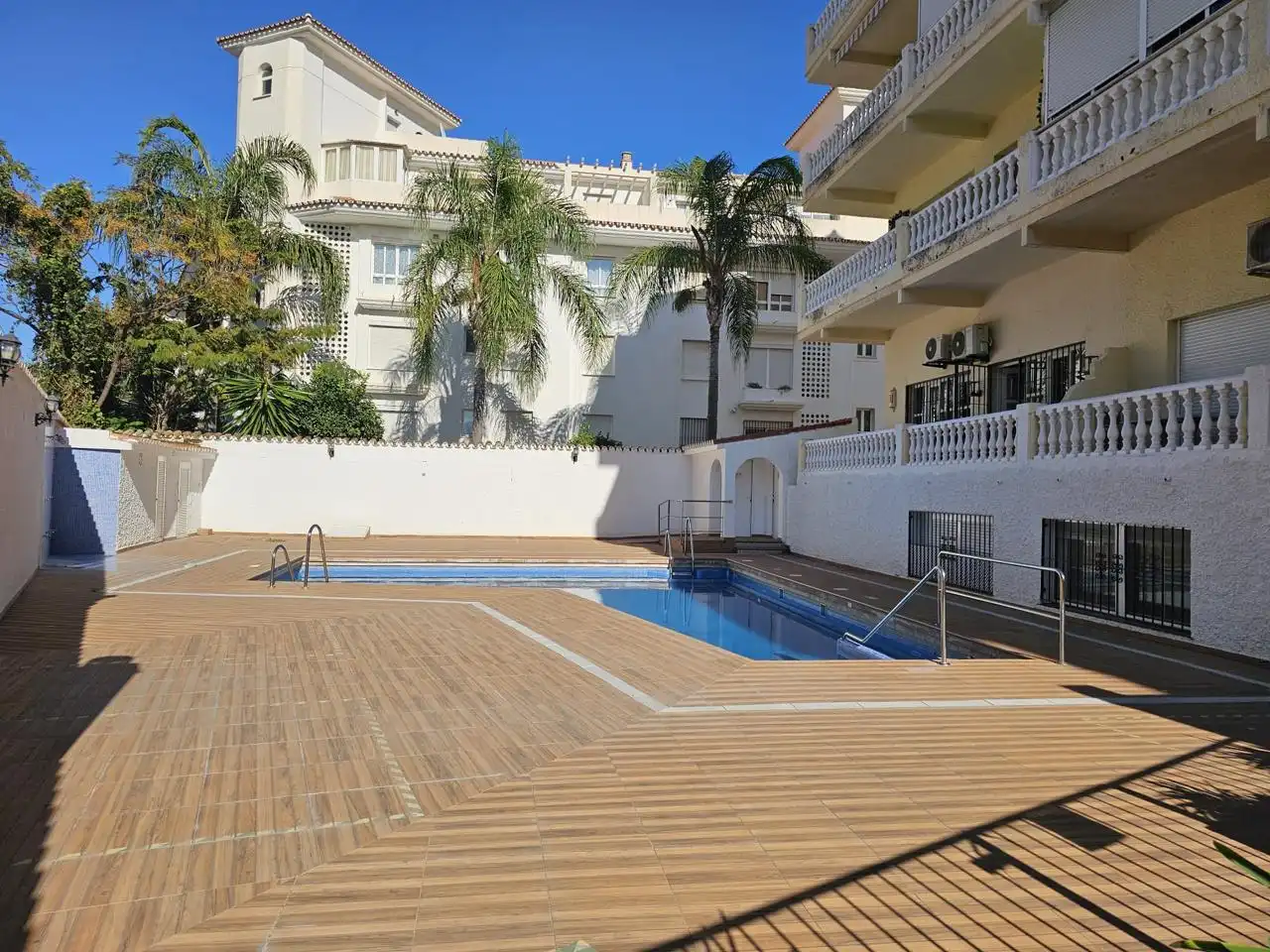 Piscina de Piso en venta en Torremolinos con Aire acondicionado y Amueblado