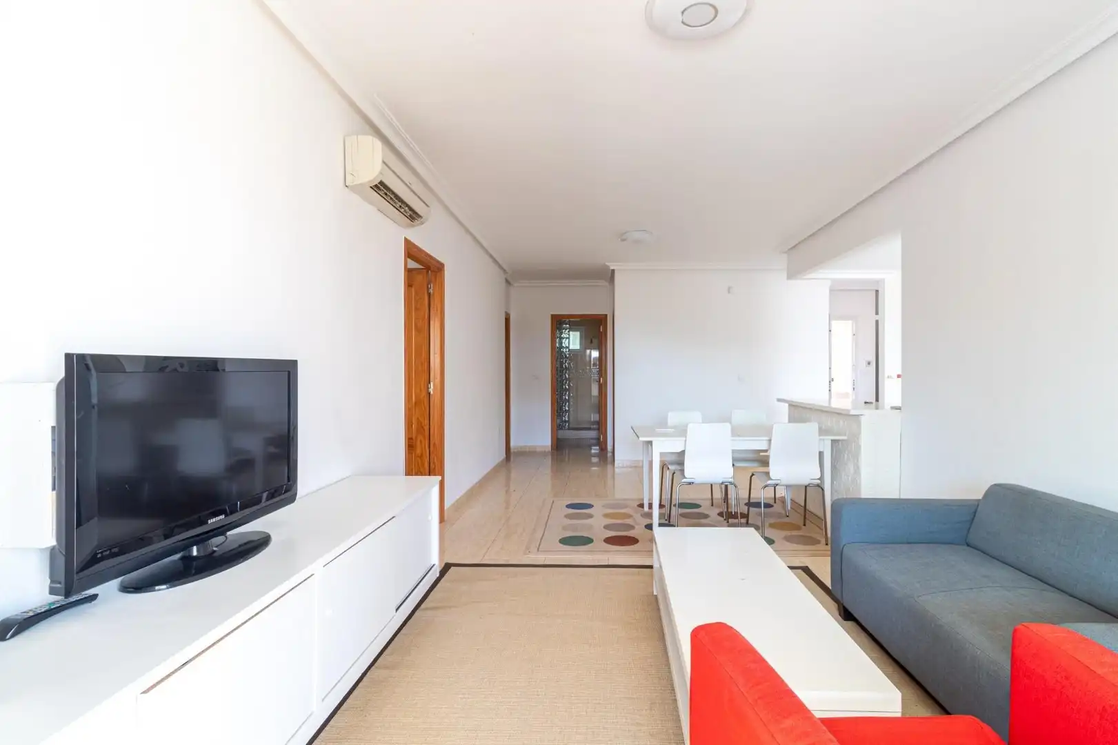 Sala d'estar de Casa o xalet en venda en Orihuela amb Aire condicionat, Jardí privat i Terrassa