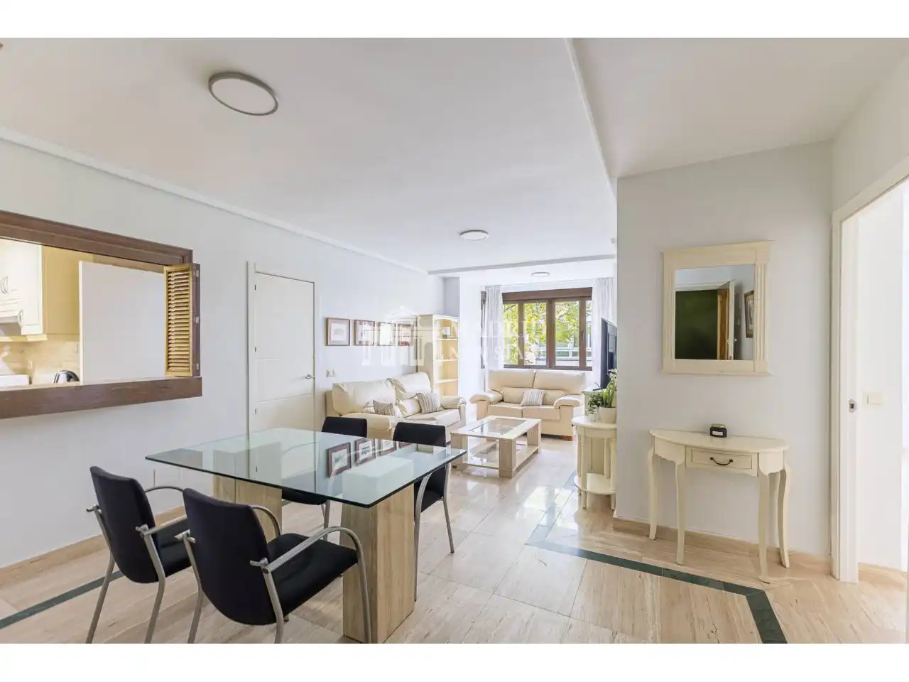 Living room of Flat for rent in Madrid  with Air Conditioner, Heating and Furnished