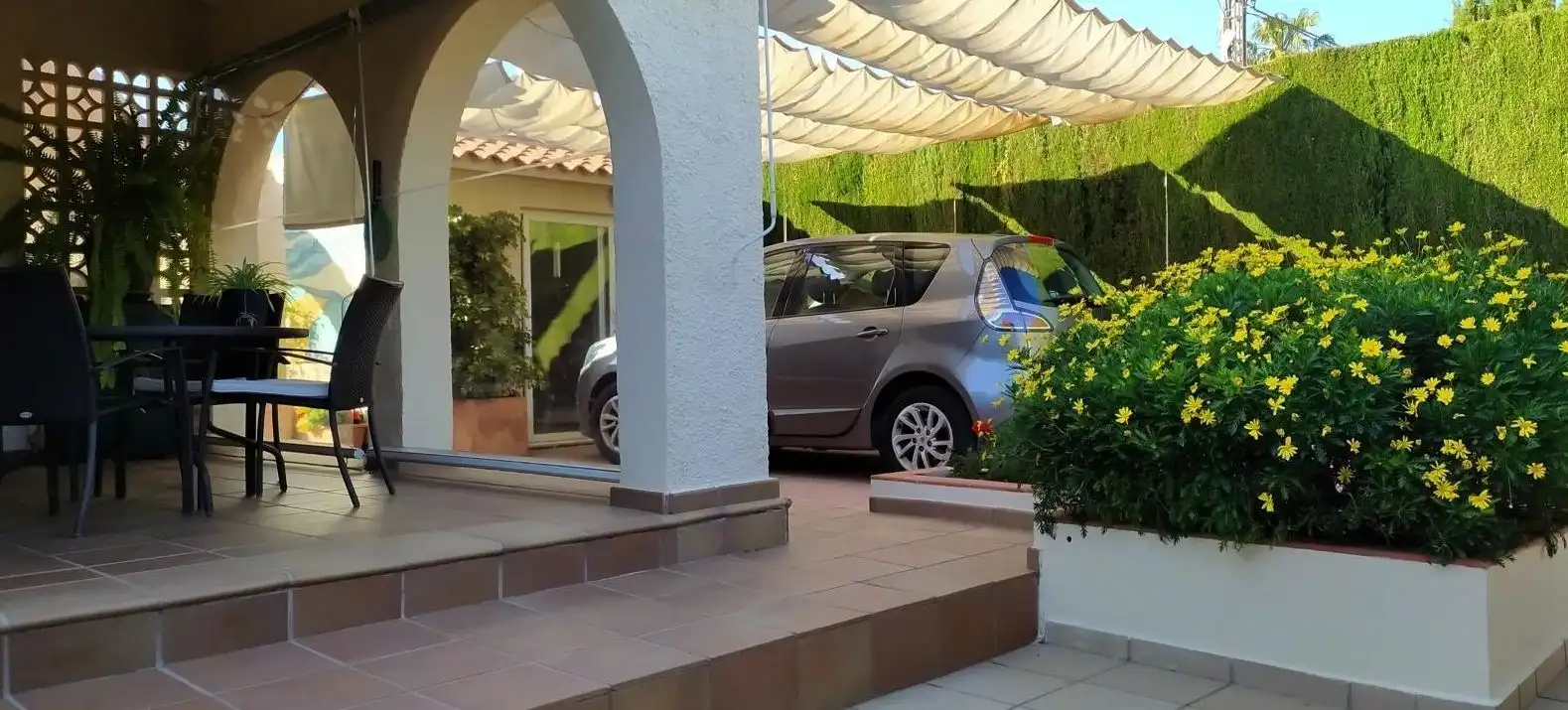 Aparcament de Casa o xalet en venda en L'Alfàs del Pi amb Jardí privat