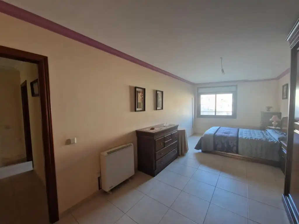 Habitación de Apartamento en venta en Boiro con Calefacción, Parquet y Trastero