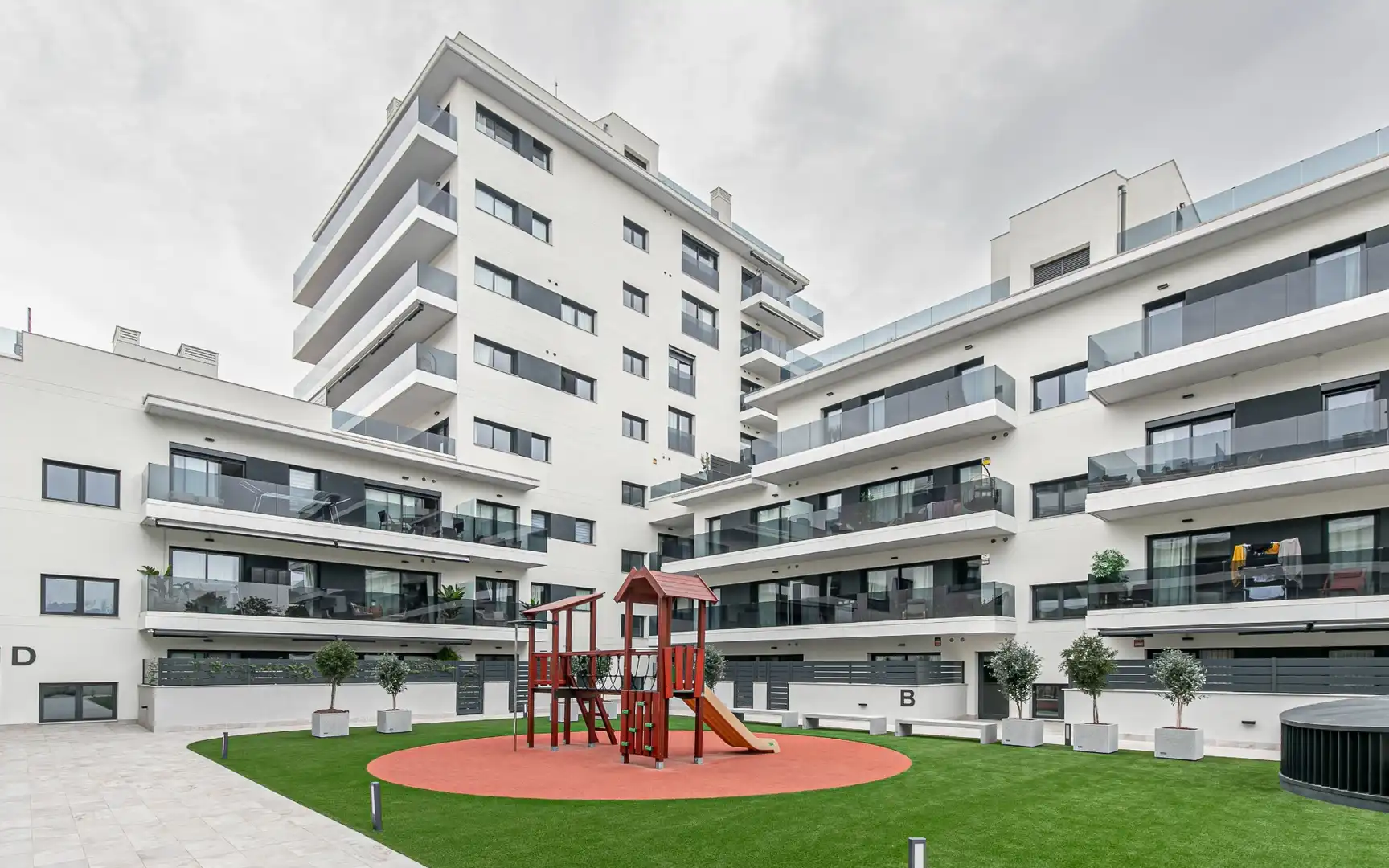 Vista exterior de Piso de alquiler en Sant Boi de Llobregat con Aire acondicionado, Calefacción y Jardín privado