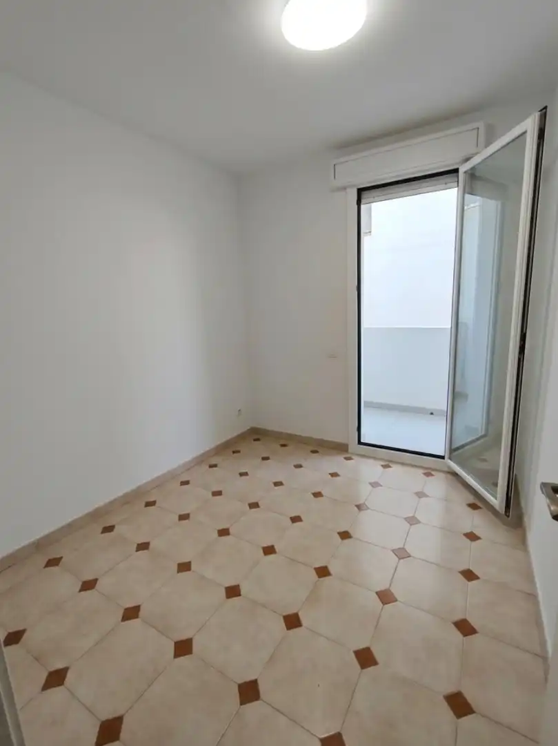Wohnung zum Verkauf in Pineda de Mar mit Klimaanlage und Heizung