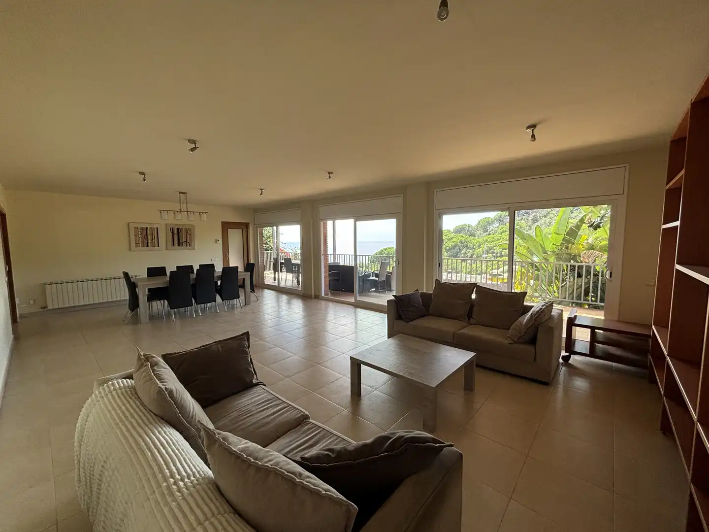Sala d'estar de Casa o xalet en venda en Arenys de Mar amb Aire condicionat, Calefacció i Jardí privat