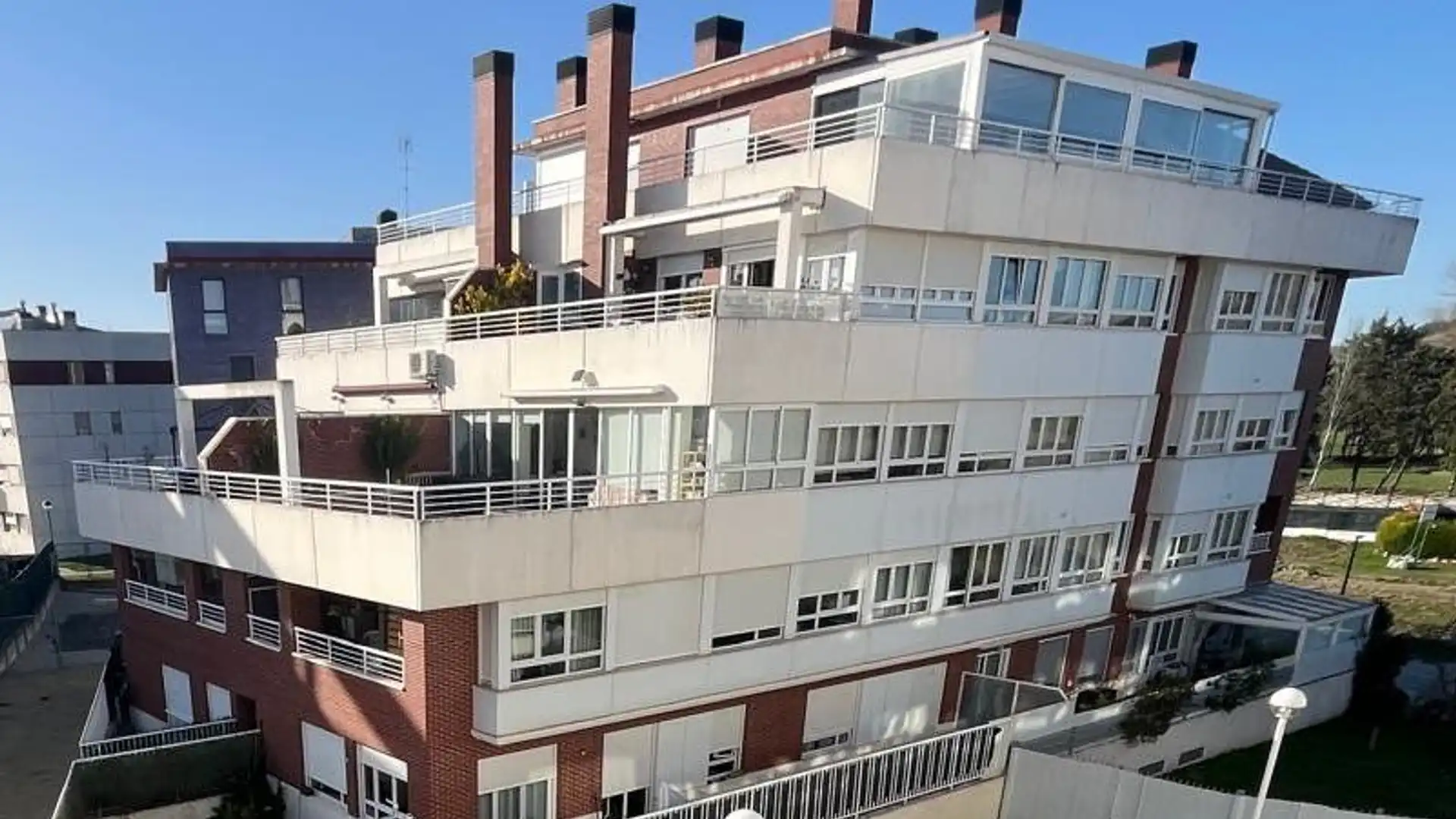 Vista exterior de Pis en venda en Burgos Capital amb Calefacció, Terrassa i Traster