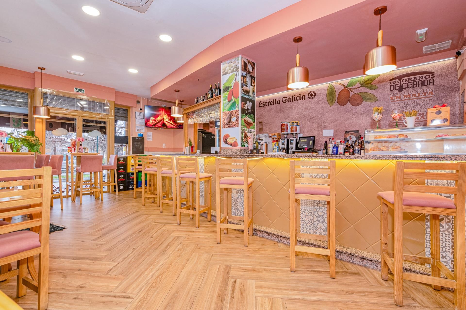 Premises for rent in  Granada Capital  with Air Conditioner