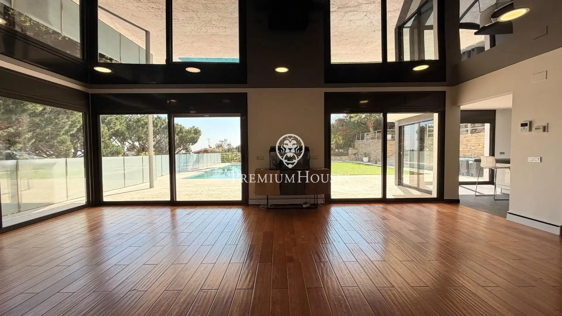 Living room of Houses for sale in Sant Andreu de Llavaneres  with Heating, Private garden and Parquet flooring