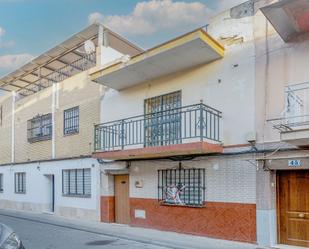 Exterior view of Single-family semi-detached for sale in  Sevilla Capital