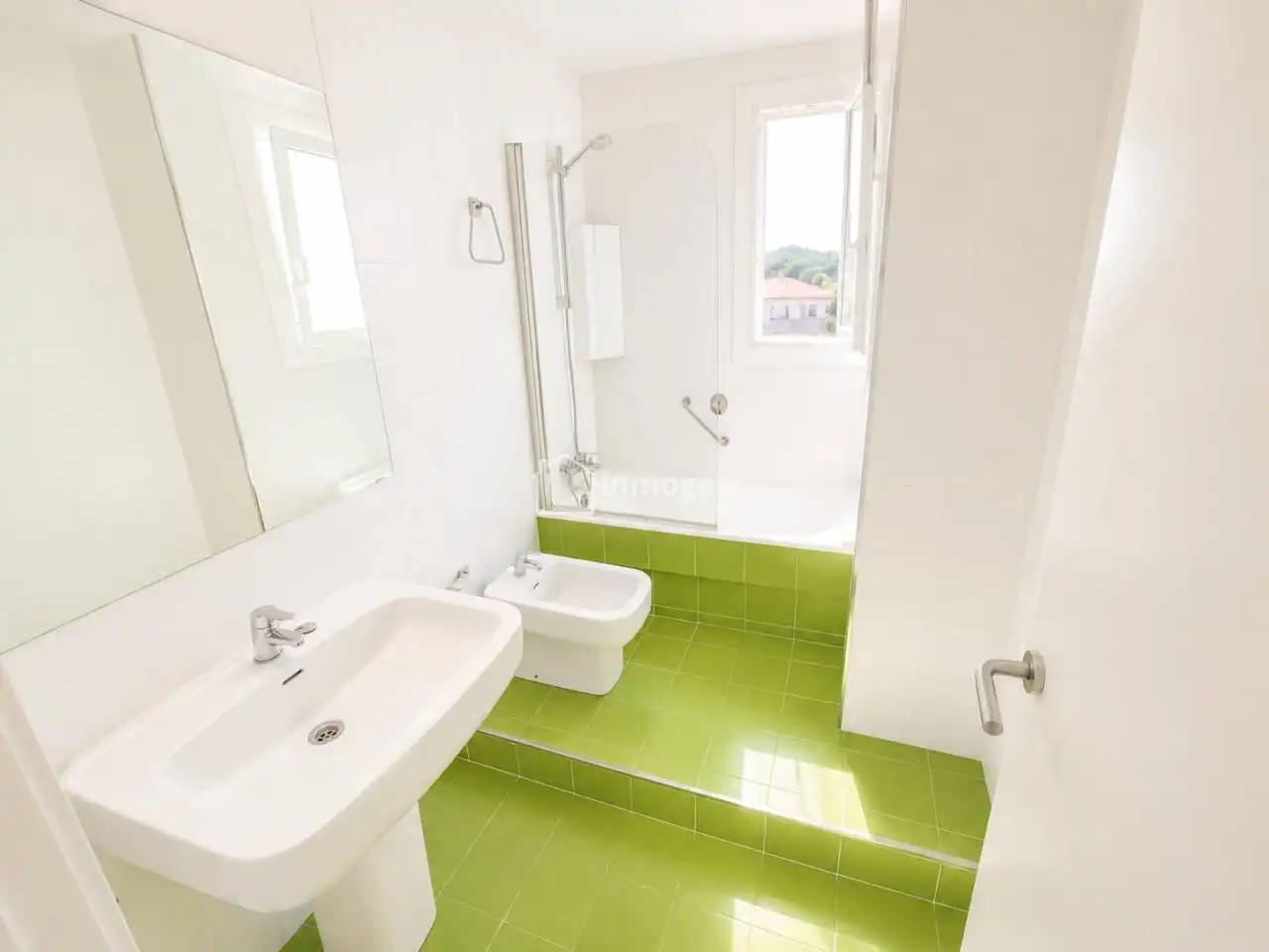 Bathroom of Attic for sale in Girona  with Air Conditioner, Heating and Parquet flooring