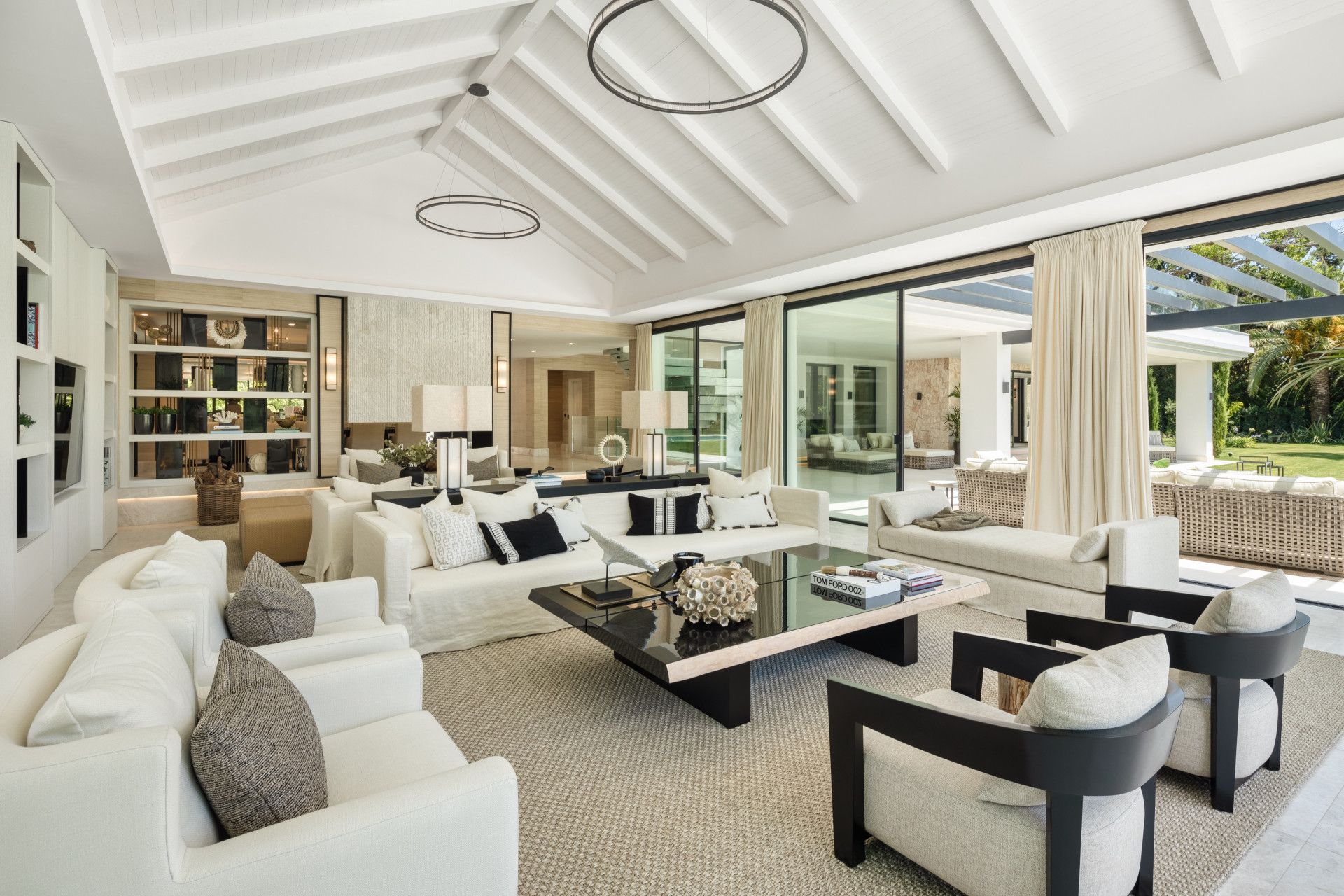 Sala de estar de Casa o chalet en venta en Marbella con Aire acondicionado, Jardín privado y Terraza