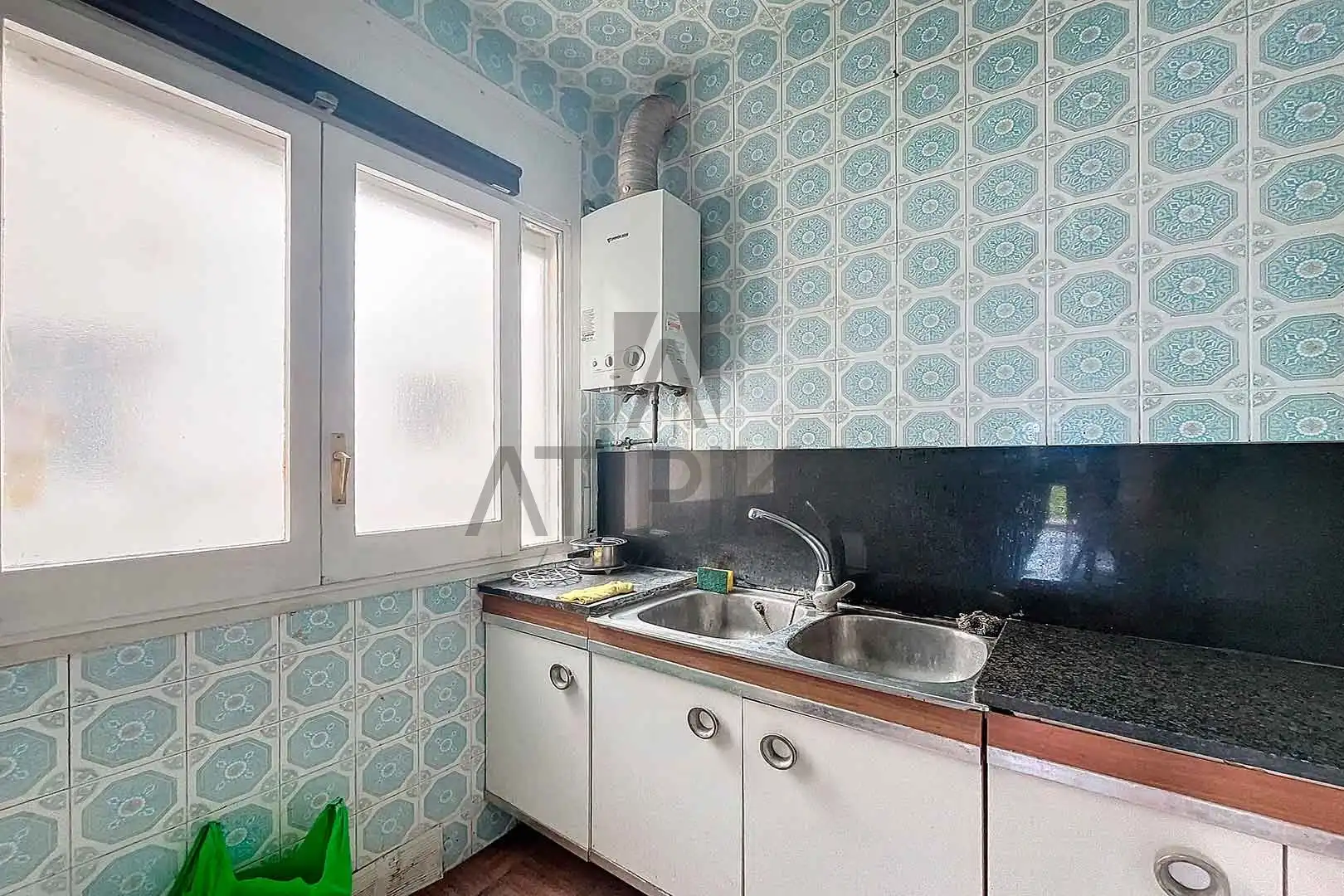 Kitchen of Flat for sale in Castelldefels  with Terrace, Storage room and Oven