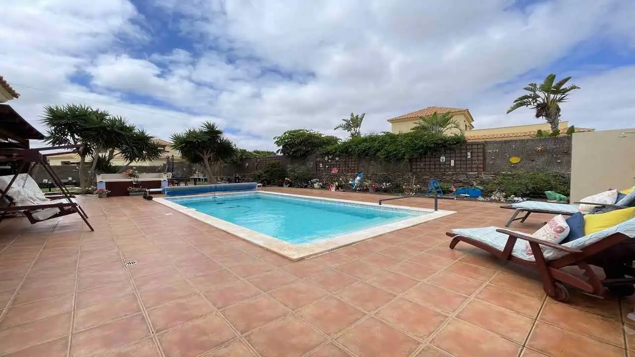 Schwimmbecken von Haus oder Chalet zum Verkauf in Villaverde