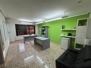 Office space with lift to rent in Calle Antonino Vera 22