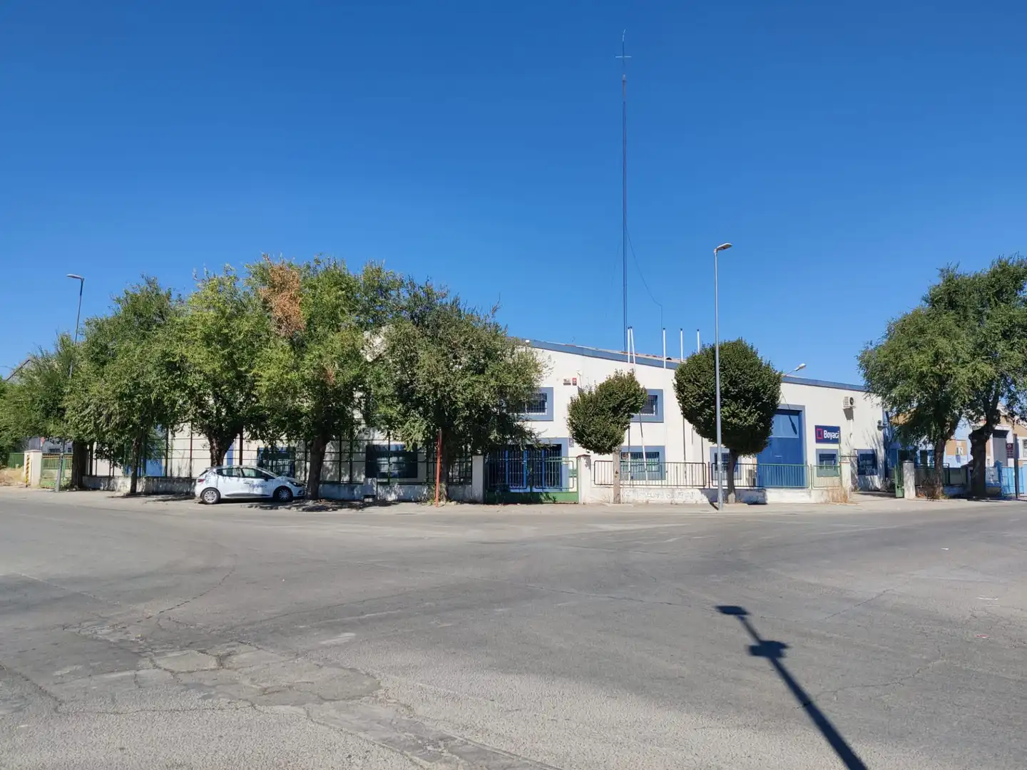 Industrial building for sale in Calle Huelma 101, imagen 2