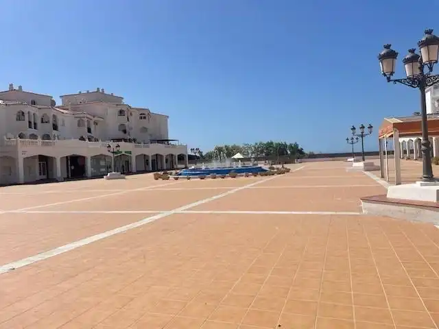Piscina de Oficina de lloguer en Benalmádena amb Aire condicionat, Calefacció i Moblat
