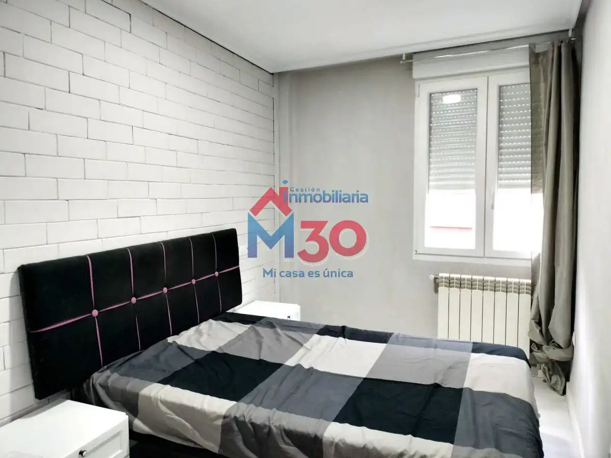 Habitación de Apartamento en venta en Miranda de Ebro con Calefacción y Trastero