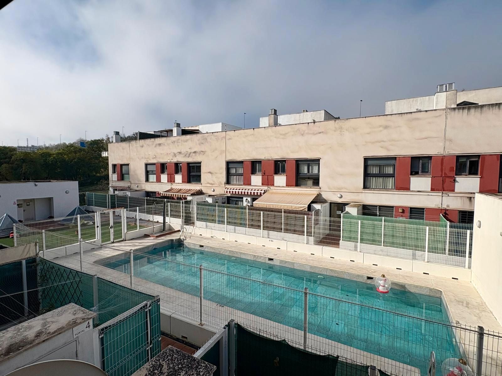 Piscina de Dúplex de lloguer en Camas amb Aire condicionat, Calefacció i Terrassa