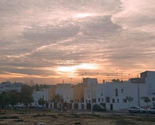 Vista exterior de Àtic en venda en Lebrija amb Aire condicionat, Terrassa i Traster