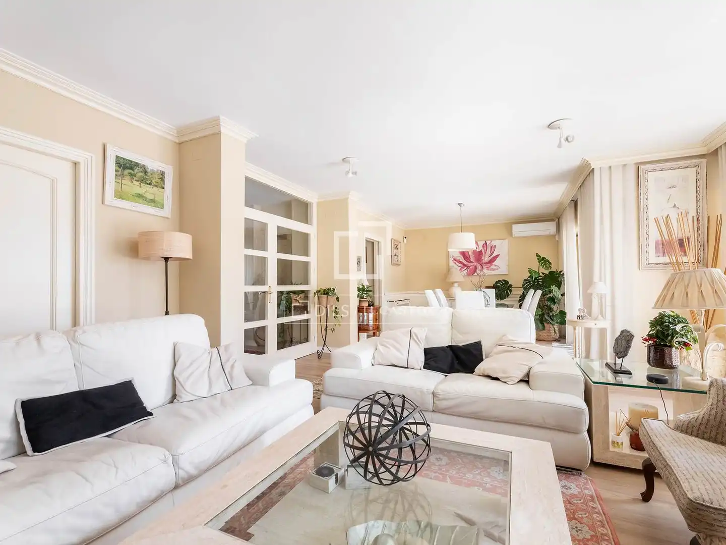 Sala d'estar de Casa o xalet en venda en Majadahonda amb Aire condicionat, Jardí privat i Terrassa