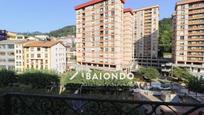 Außenansicht von Wohnung zum verkauf in Eibar mit Balkon