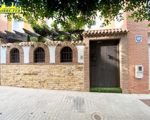 Vista exterior de Casa adosada en venda en Huércal de Almería amb Aire condicionat i Terrassa